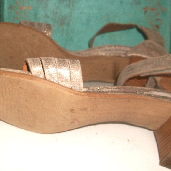 Paul Green Gold-Flecked Taupe Leather Low Heel Ankle Strap Sandals 9.5M - Picture 8 of 9